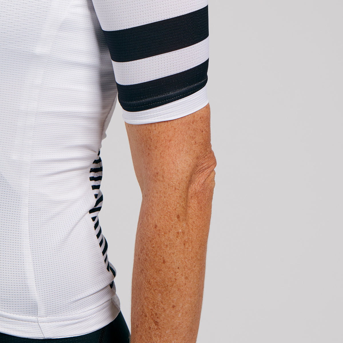 WOMENS CUSTOM PRO AERO CYCLE JERSEY